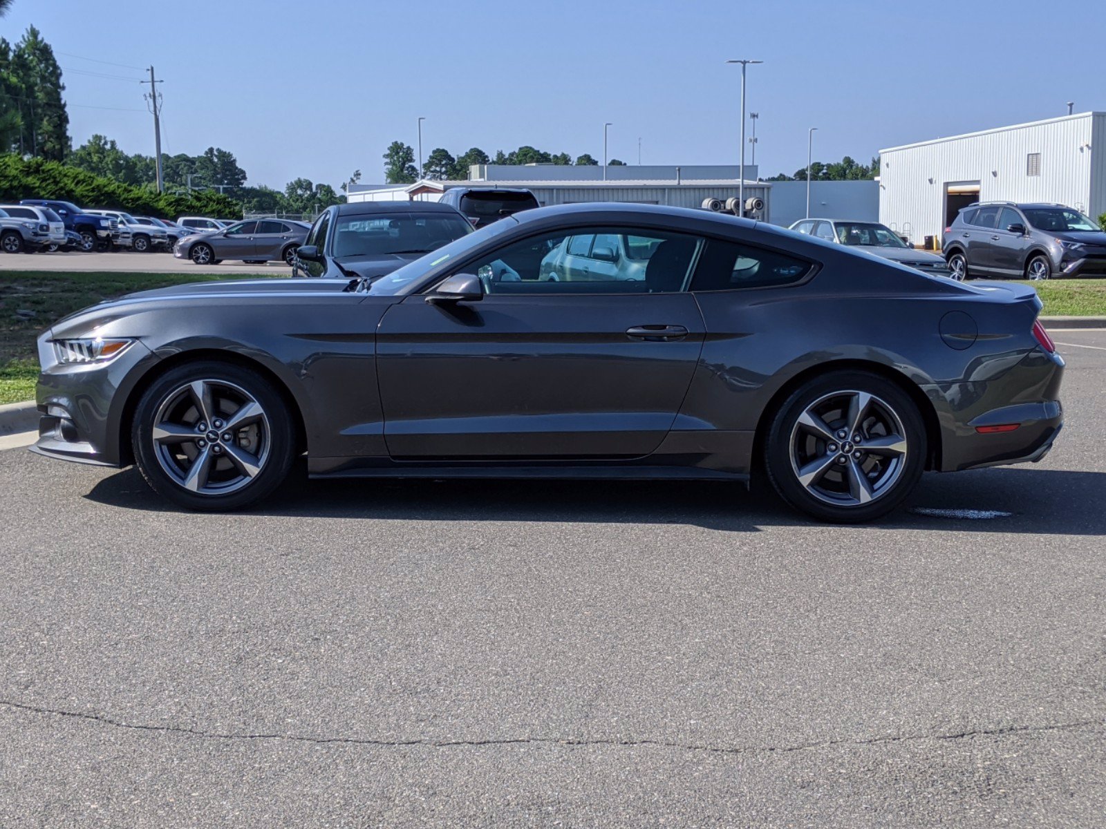 Pre-Owned 2016 Ford Mustang V6 RWD 2dr Car