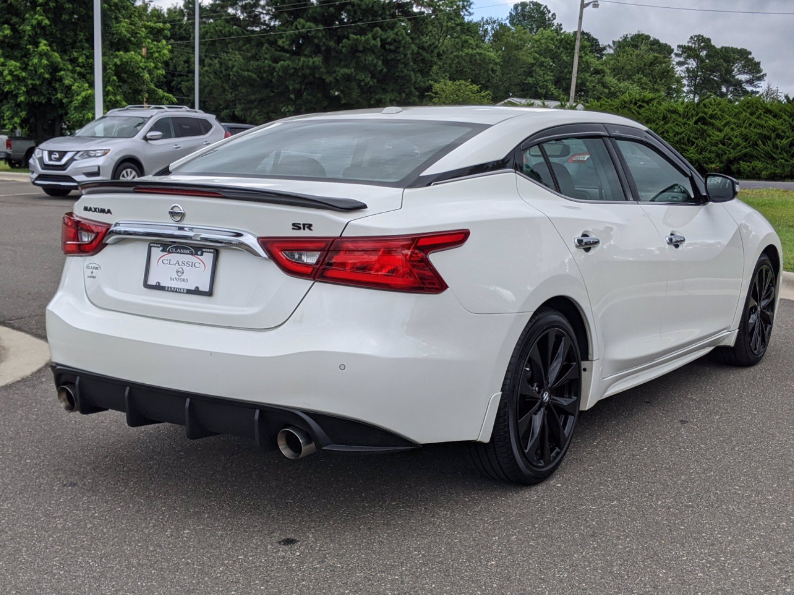 Pre-Owned 2017 Nissan Maxima SR With Navigation