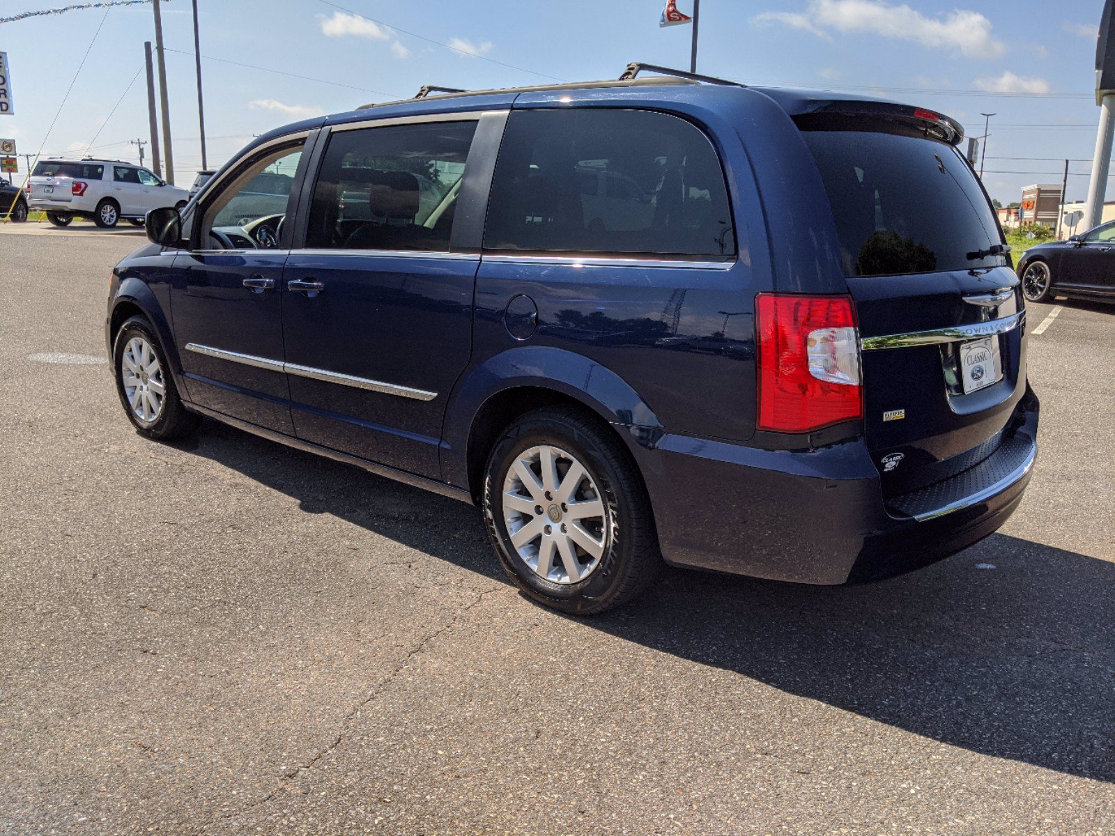 PreOwned 2015 Chrysler Town & Country Touring With Navigation