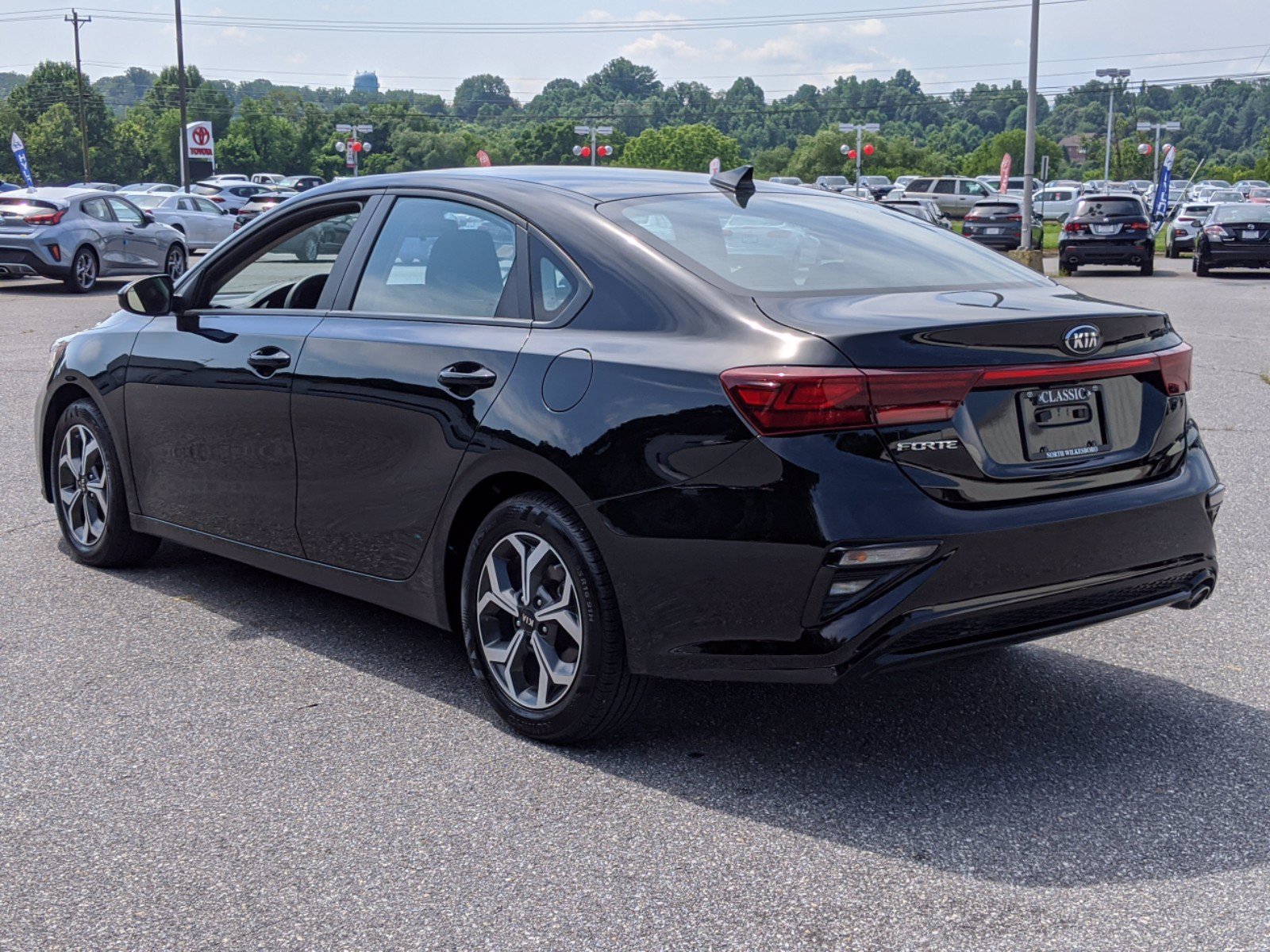 Pre-Owned 2019 Kia Forte LXS FWD 4dr Car