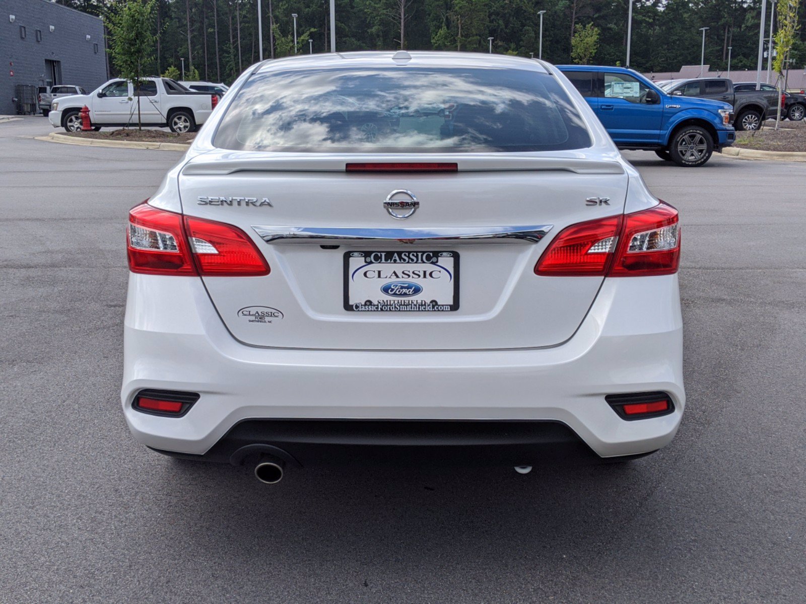 Pre-Owned 2019 Nissan Sentra SR FWD 4dr Car