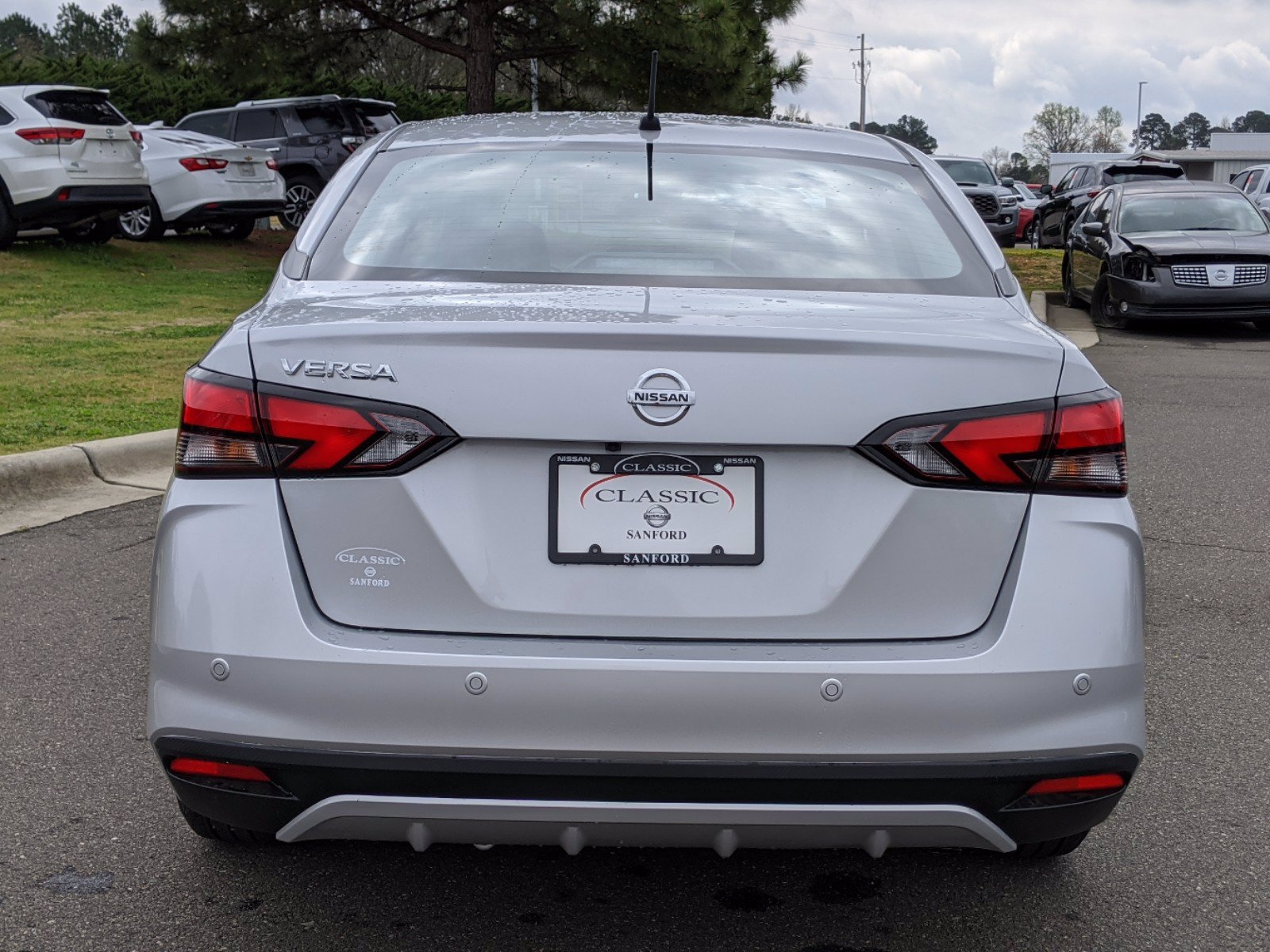 New 2020 Nissan Versa S FWD 4dr Car