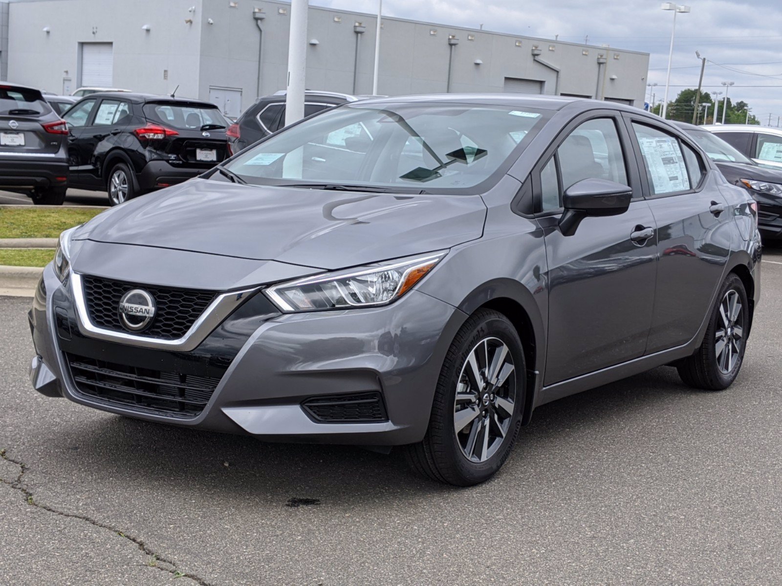 New 2020 Nissan Versa SV FWD 4dr Car