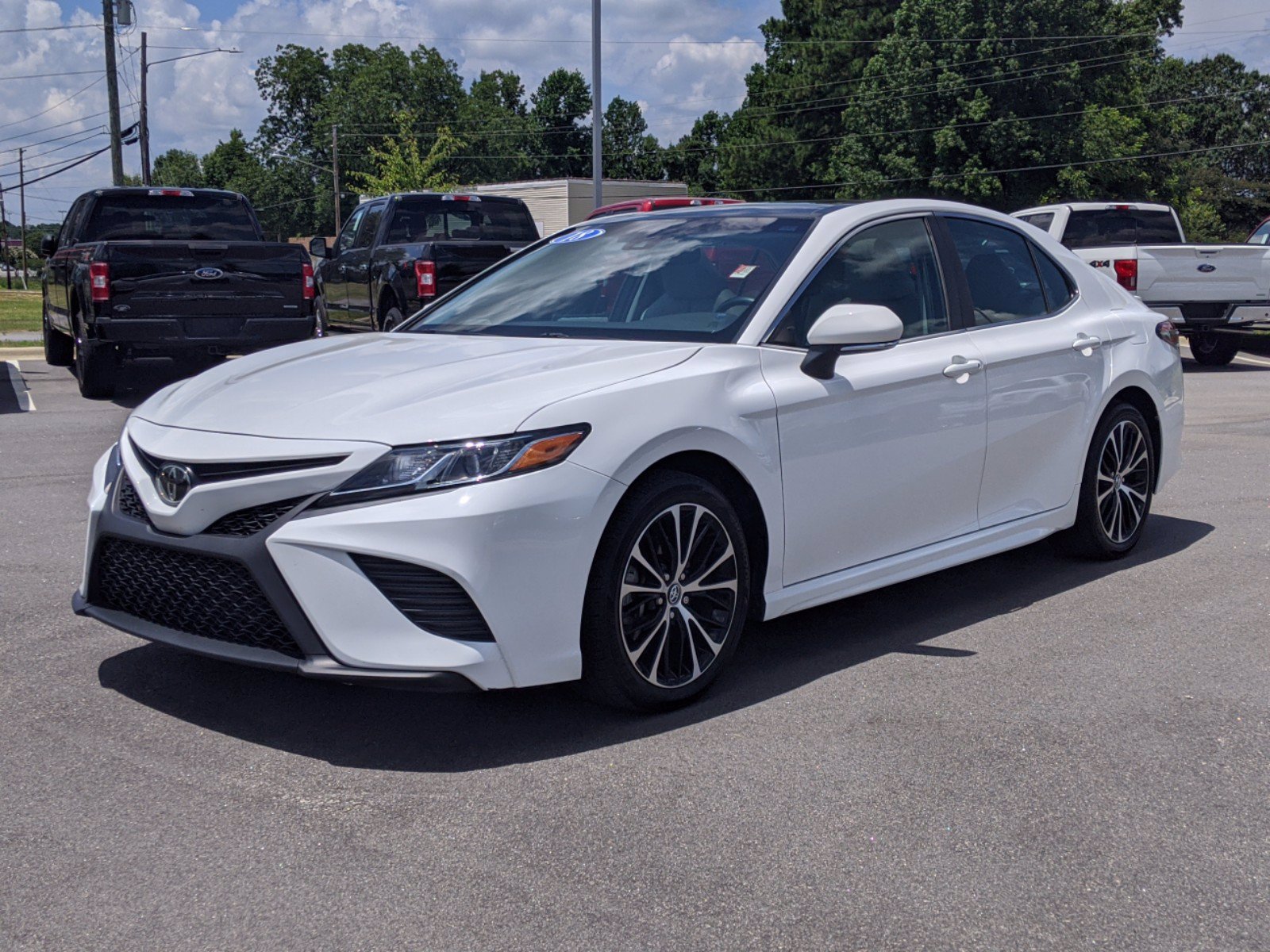 Pre-Owned 2018 Toyota Camry SE FWD 4dr Car