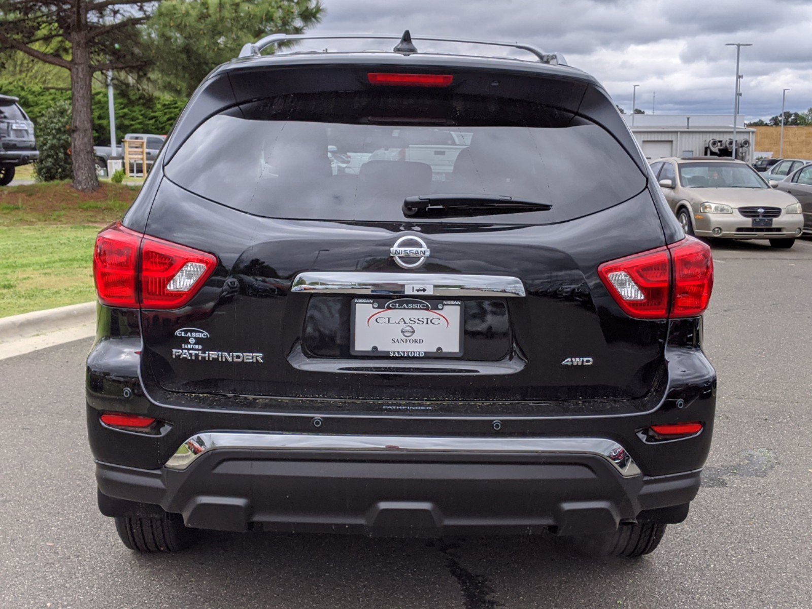 New 2020 Nissan Pathfinder S 4WD