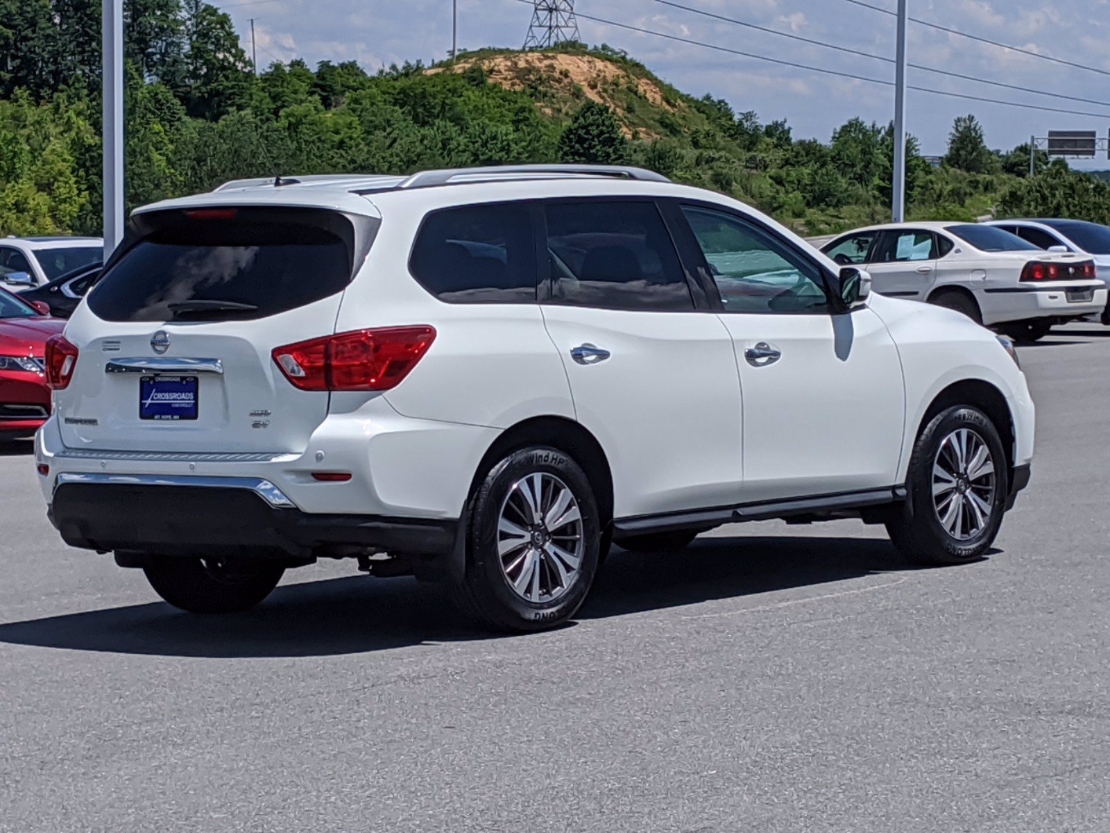 Pre-Owned 2017 Nissan Pathfinder SV 4WD