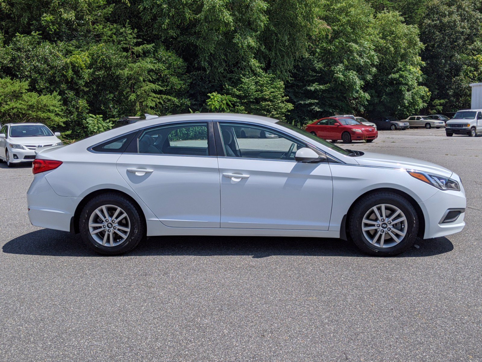 Pre-Owned 2016 Hyundai Sonata 2.4L SE FWD 4dr Car