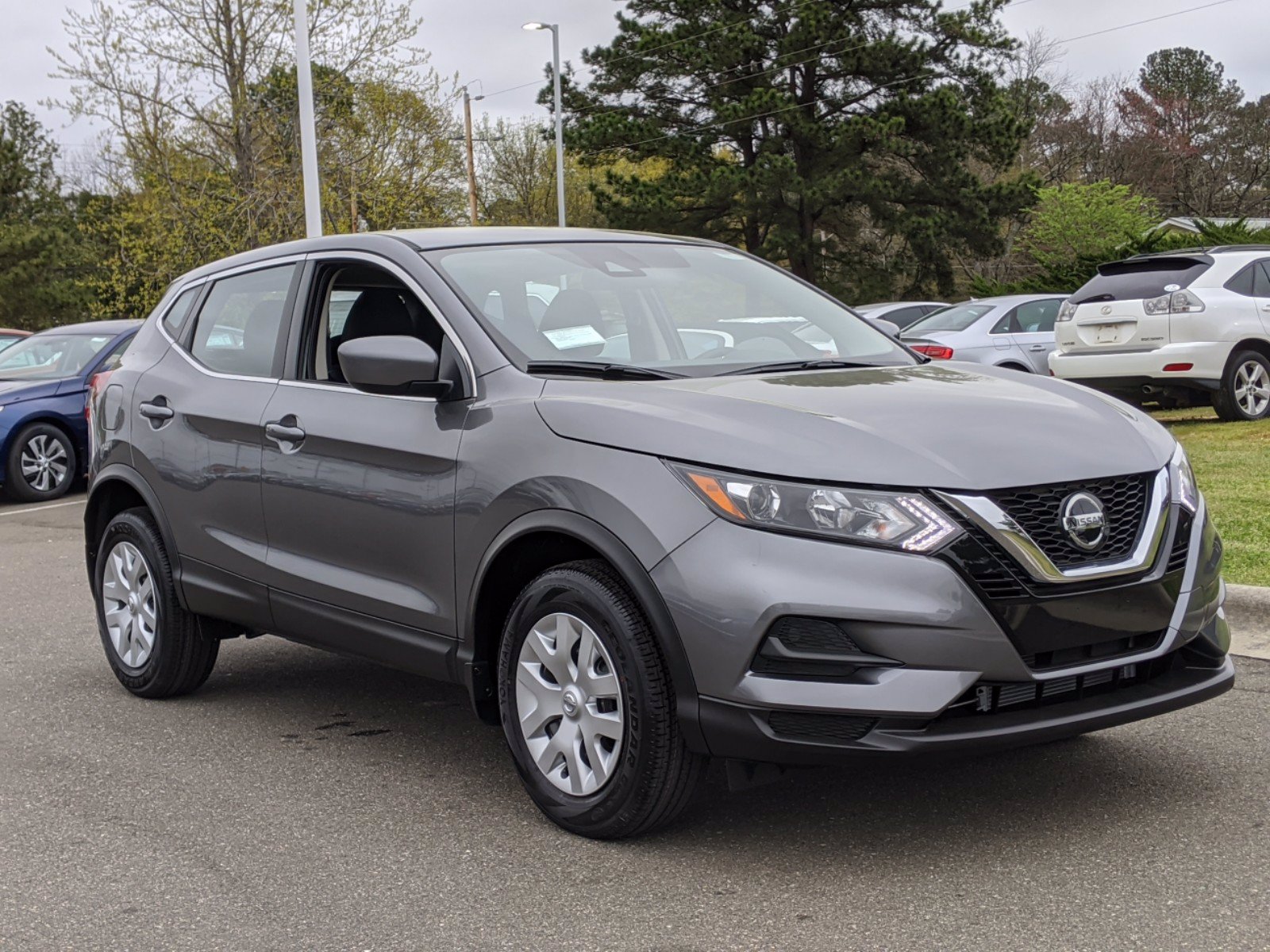 Nissan rogue sport 2020